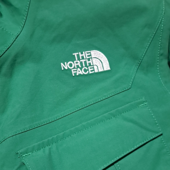 The North Face Women’s Green Hooded Ski Jacket - Picture 2 of 11
